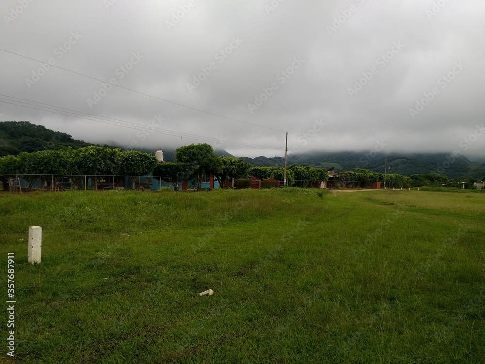 Obraz premium Campo nublado