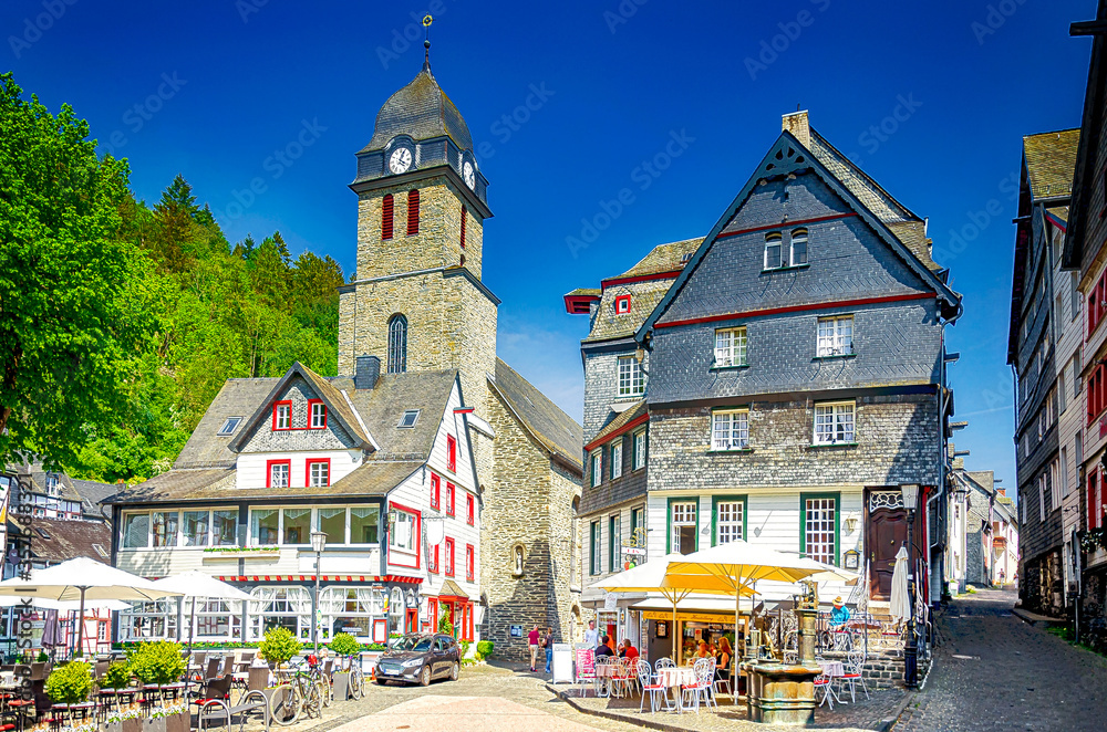 Altstadt von Monschau im Rurtal, Eifel, Nordrhein-Westfalen, Deutschland - obrazy, fototapety, plakaty 