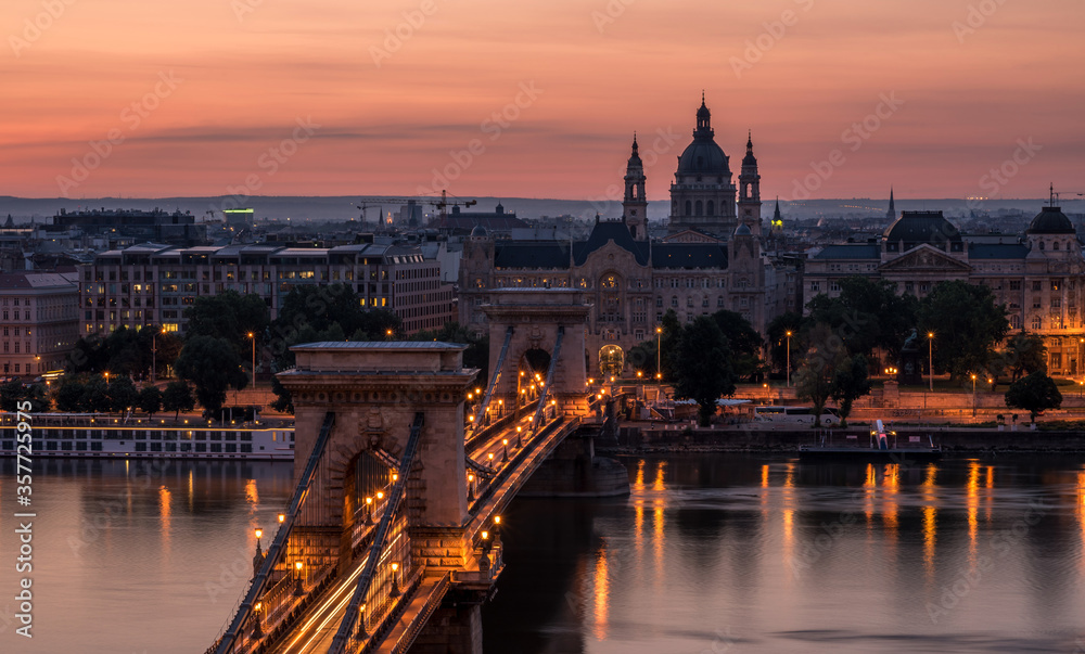 Fototapeta premium Sunrise in Budapest