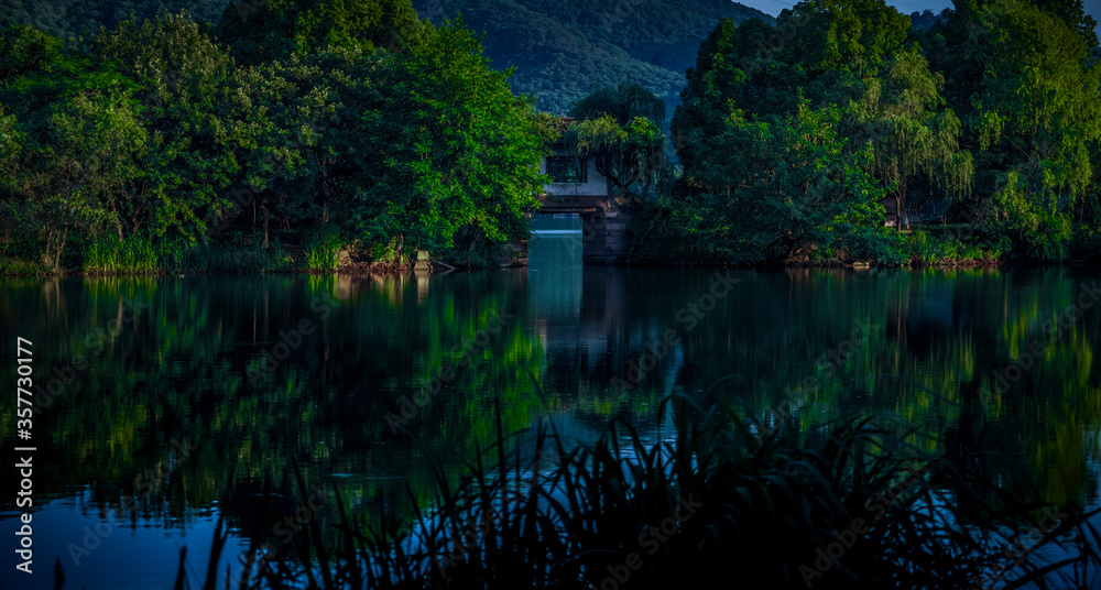 Fototapeta premium There is a bridge in the middle of the calm lake