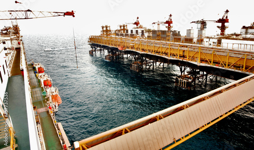 sea platform for offshore oil and gas exploration and production 