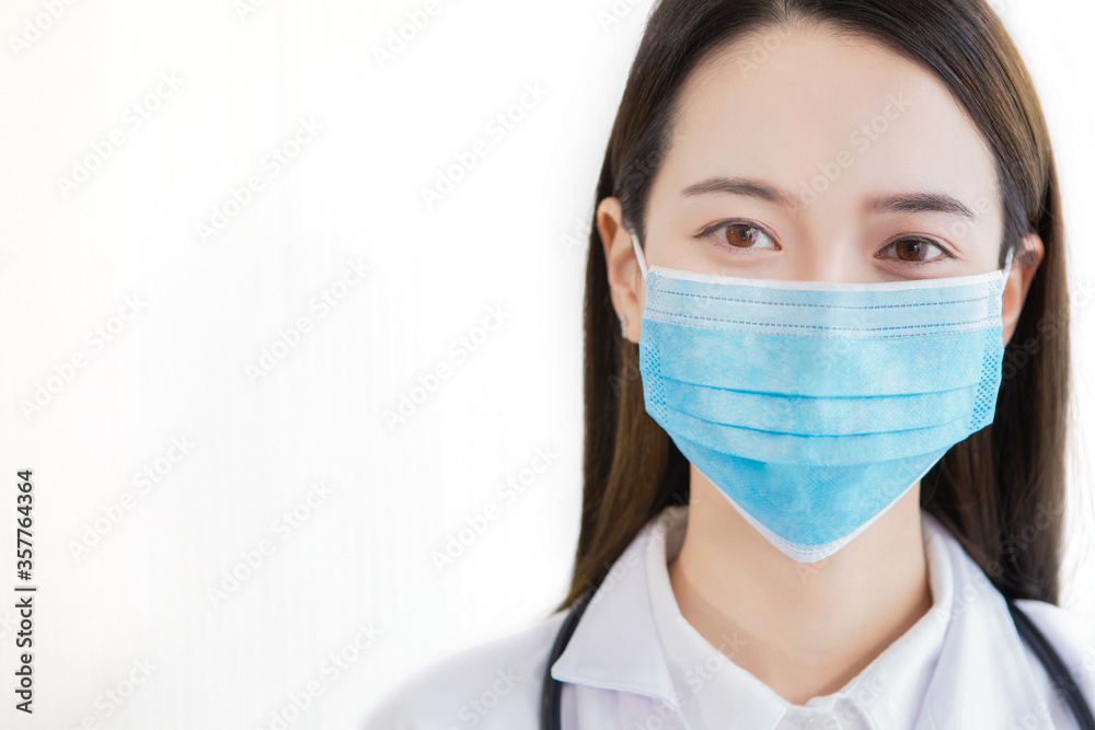 Doctor woman wear a mask to protect coronavirus