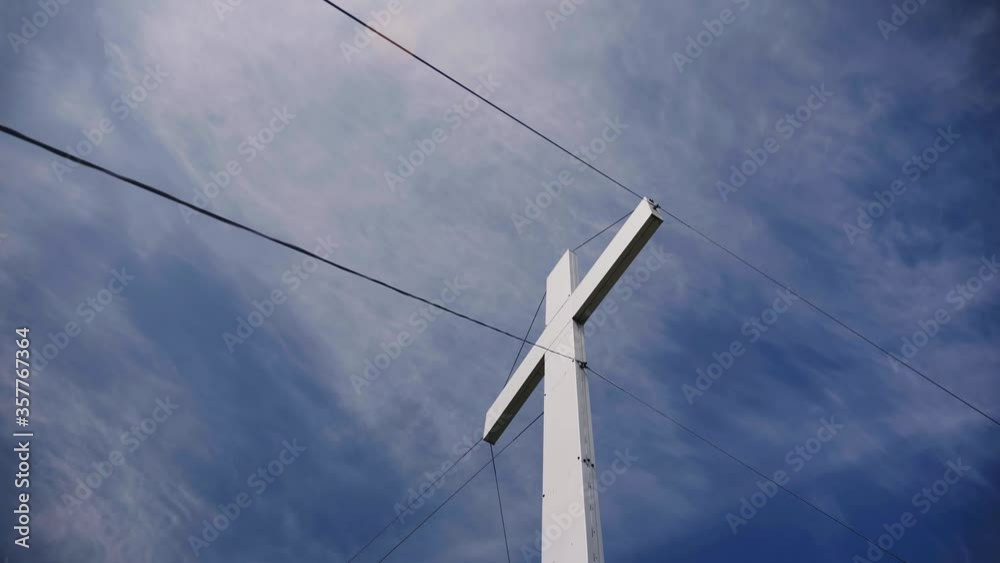 Short down- and upwards sequence of the white cross on top of the Swiss mountain Buochserhorn.