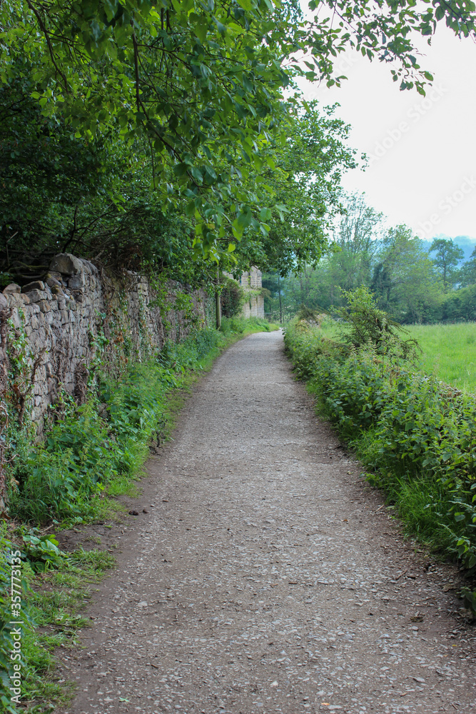 path in the the Derbyshire Dales beside Chatsworth House 