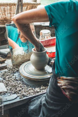 Quadro su tela Création d'une poterie artisanale, méthode japonaise du Raku