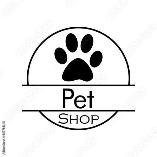 Concepto tienda de mascotas. Logotipo lineal con texto Pet Shop en círculo con huella de animal en color negro