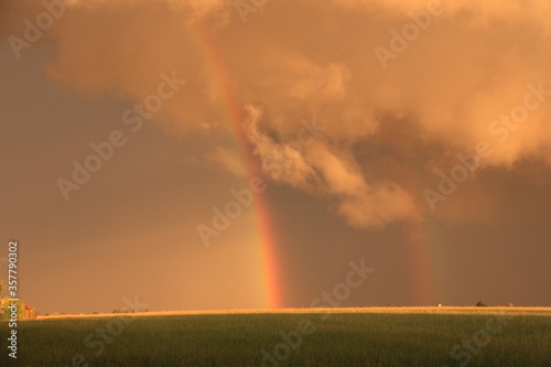 Arc-en-ciel sur la campagne