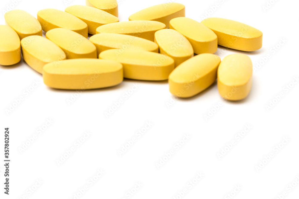 Multivitamin and mutimineral pills, nutritional Supplement on white background in close-up Multivitamin and mutimineral pills, nutritional Supplement on white background in close-up