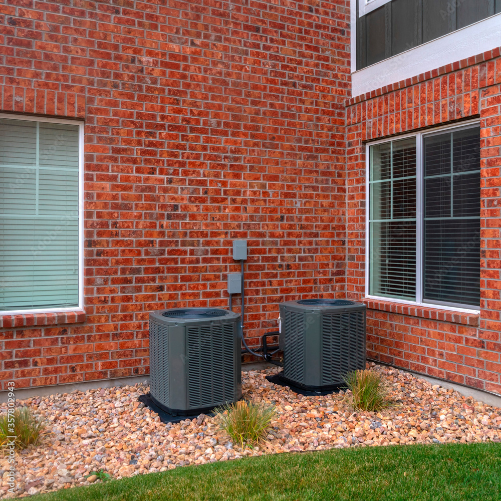 Obraz premium Square Corner brick wall to a building with two bins