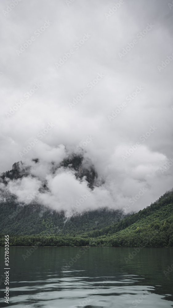 Wolken über See