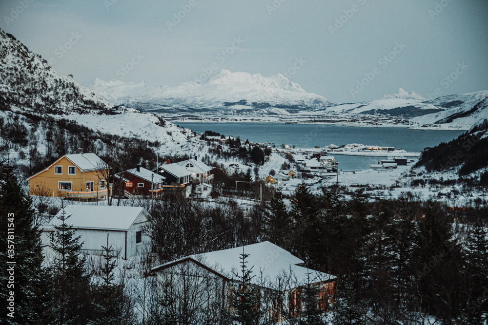 Norwegen Lofoten im Winter mit Schnee