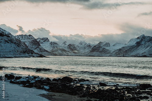 Norwegen Lofoten Strand im Winter 