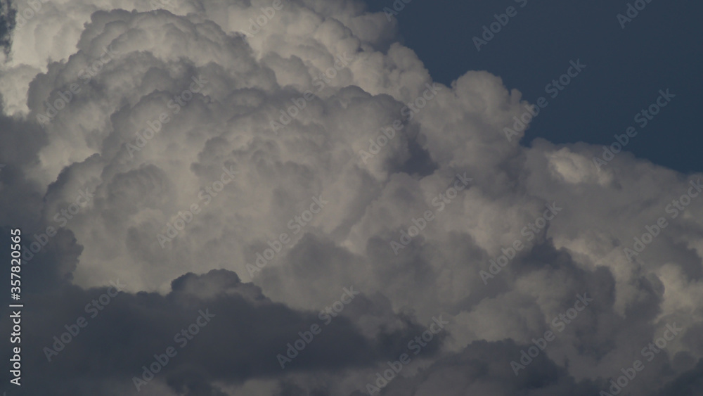 Fototapeta premium Cumulus congestus parvenant à maturité