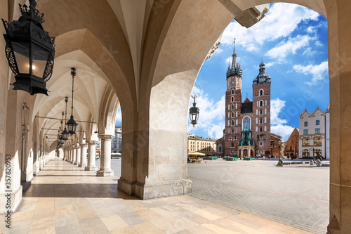 Stare Miasto Kraków, Polska. Puste miasto w lecie. © rafalszmidt