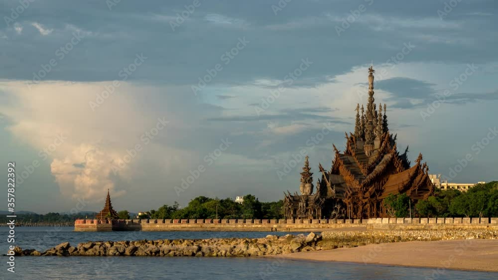 Time lapse of beautiful view of the sanctuary of truth on the seashore in pattaya, thailand.