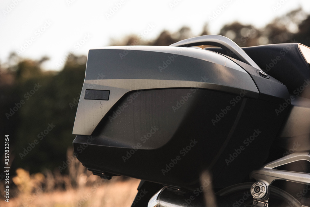 Fototapeta premium Motorradkoffer im Detail