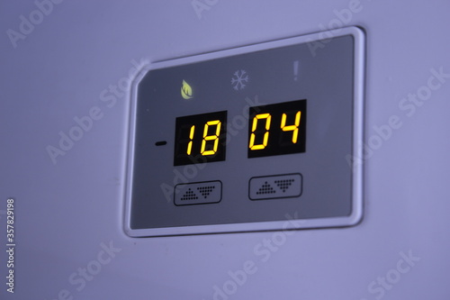 refrigerator digital degree indicators