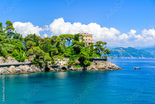 Fototapeta Naklejka Na Ścianę i Meble -  Bay of Paraggi in Santa Margherita Ligure with paradise white beach, close to Portofino. Mediterranean sea of Italy.