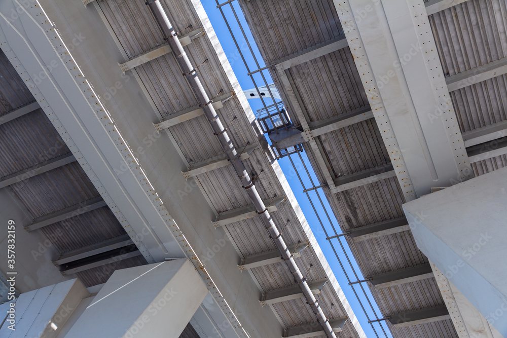 Obraz premium View of the bridge from below