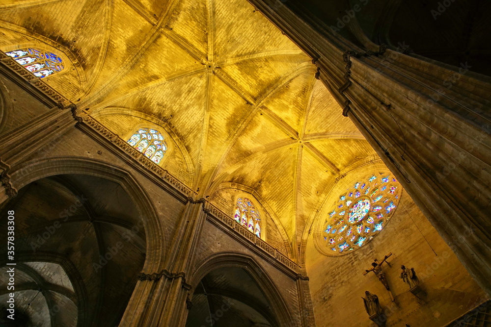 Φωτογραφία Interior of the Cathedral of Saint Mary of the See in Seville, Andalusia, Spain