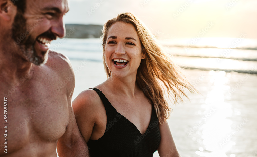 Fototapeta premium Couple on beach vacation