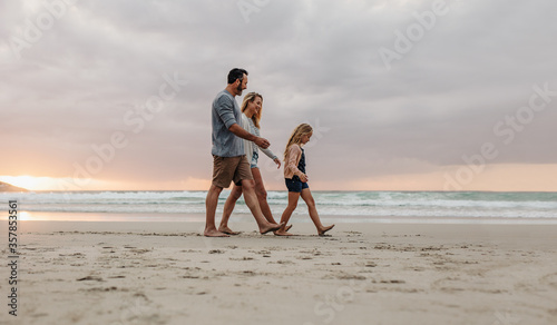 Φωτογραφία Evening walk on the beach