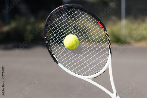 tennis racket on some balls © Fabian
