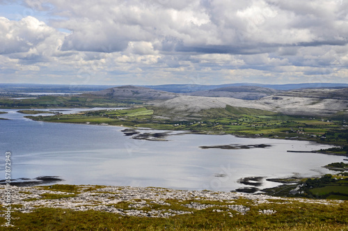 Vue sur le panorama de la côte des Burren dans le compté de Clare en Irlande. 