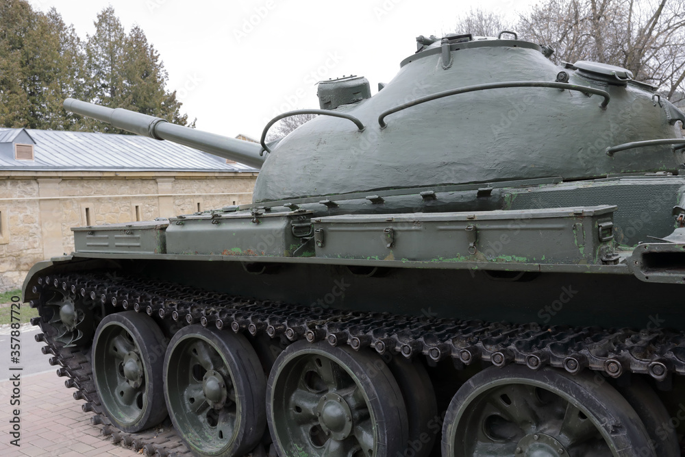 Soviet main battle tank T-62