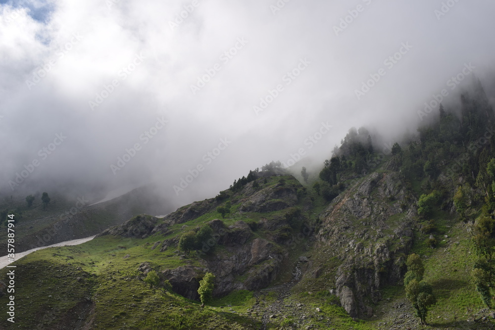 Natural Mountain and cloud Wallpaper