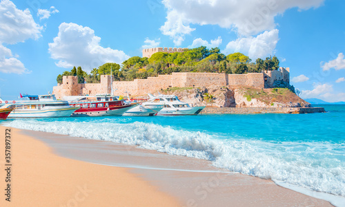 Fototapeta Naklejka Na Ścianę i Meble -  Pigeon Island with 