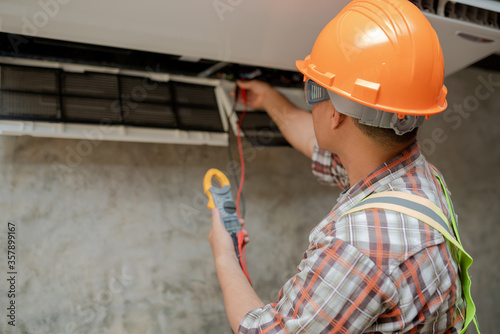 Air conditioner repair technician service at home