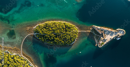 Fototapeta Naklejka Na Ścianę i Meble -  Large printable aerial top down shot of St. Nicholas Fortress and an island 