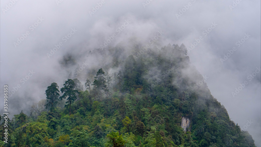 Plakat fog in the mountains, Khmubu Valley, Nepal
