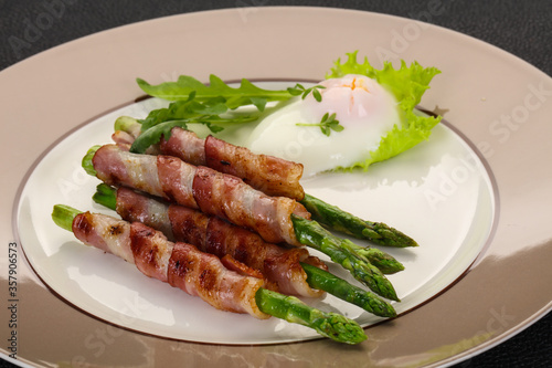 Asparagus with bacon