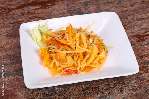 Thai salad with papaya and prawn