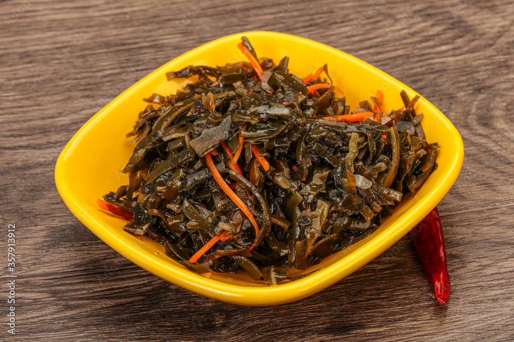 Seaweed cabbage with carrot and sesame Seaweed cabbage with carrot and sesame