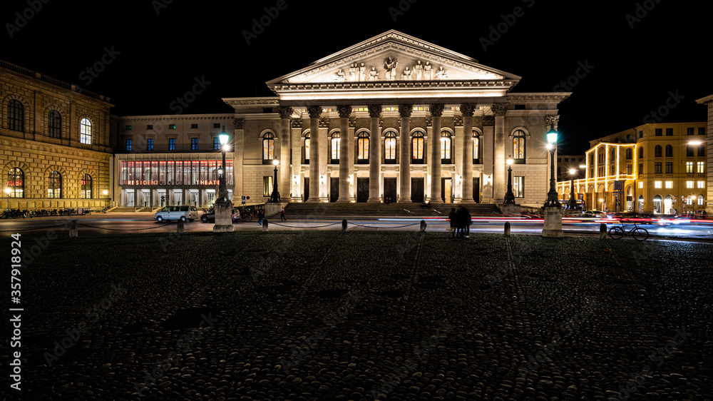 Nachtaufnahme von der Bayerischen Staatsoper