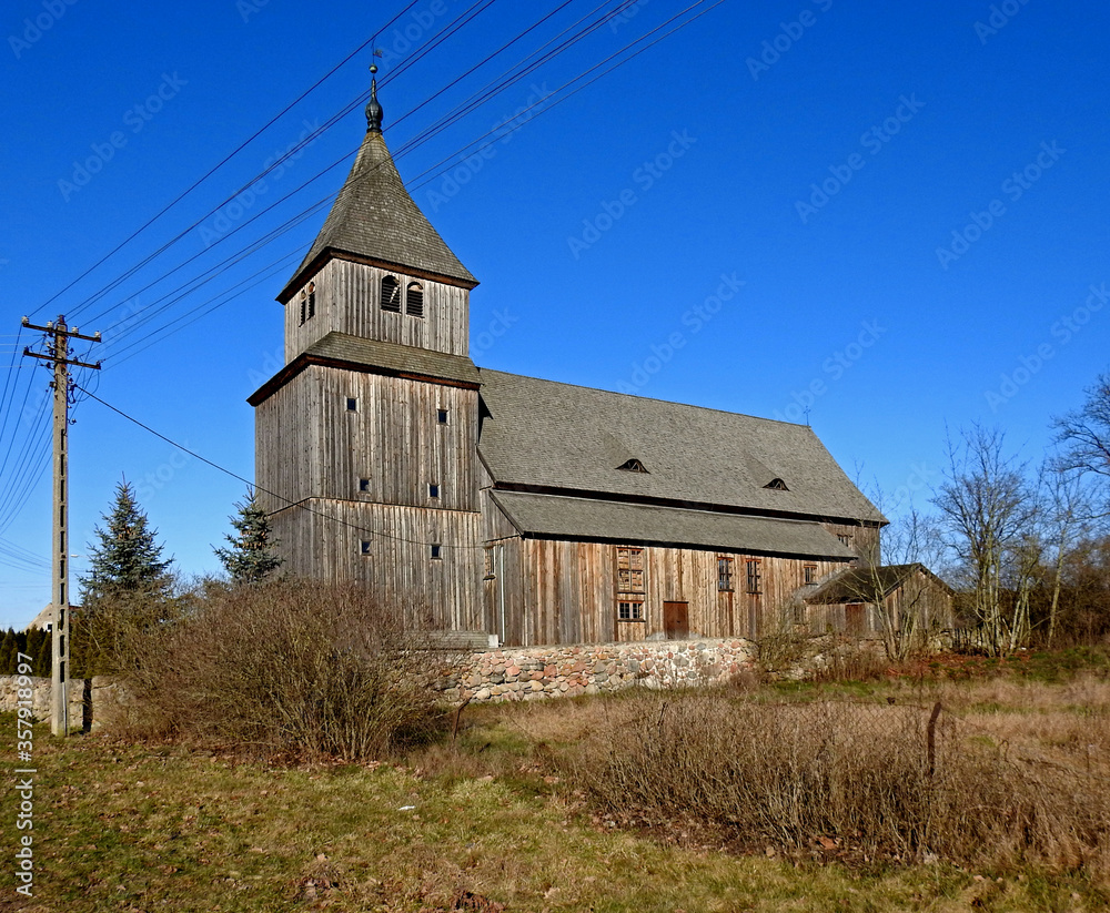 wybudowany w 1667 roku drewniany kosciol katolicki pod wezwaniempodwyzszenia krzyza swietego w miejscowosci ostrykol w wojewodztwie warminsko mazurskim w polsce