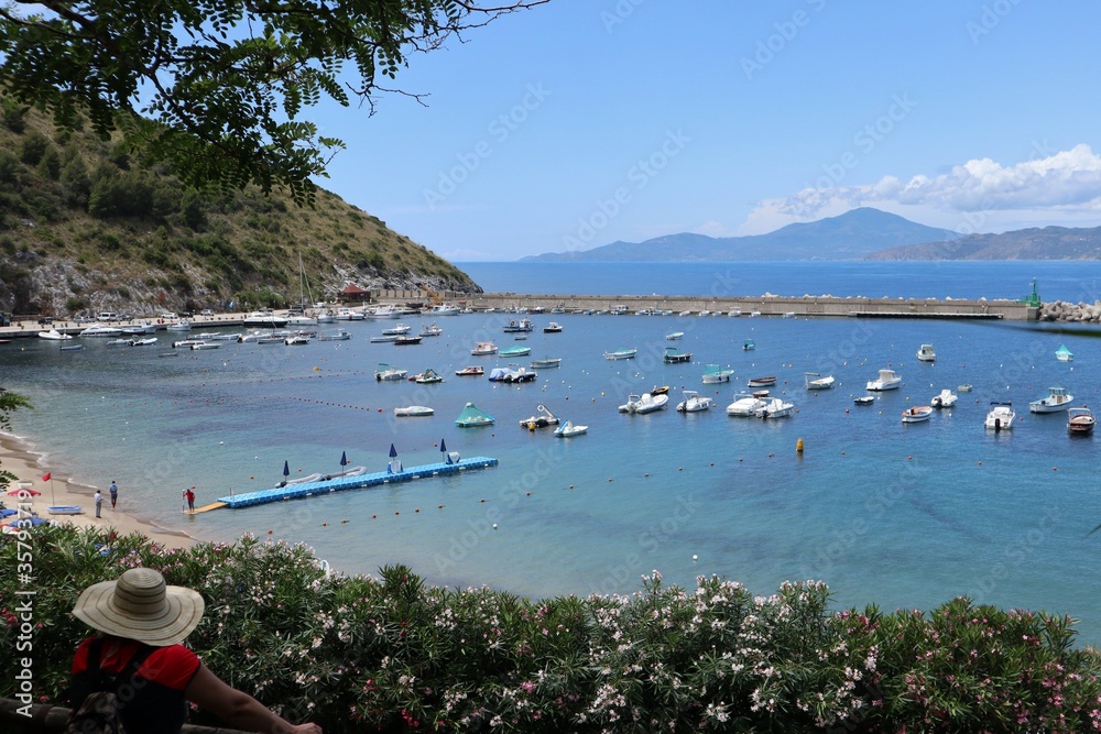 Fototapeta premium Palinuro – Baia del porto alla fine del sentiero della pineta