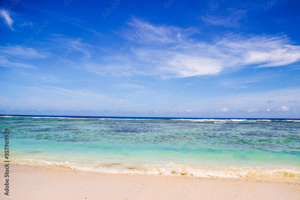 Fototapeta premium Rarotonga stunning beautiful beaches, white sand, clear turquoise water, blue lagoons, Cook islands, Pacific islands