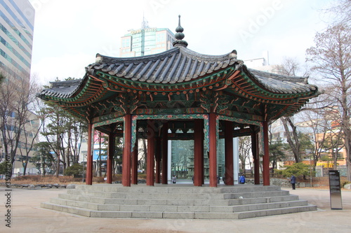 traditional korean building