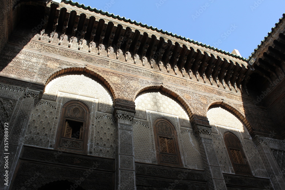 Obraz premium The ancient architecture has beautiful sunlight.