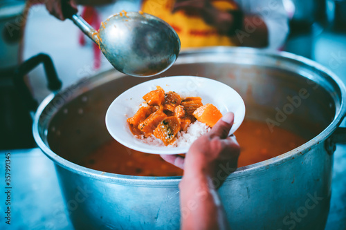 Billede på lærred Providing food to the poor  : Concept of famine and social inequality