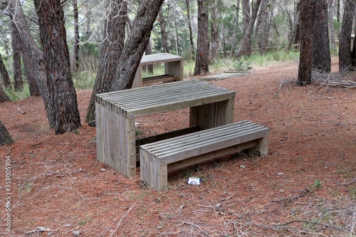 Palinuro – Panche e tavoli al sentiero della pineta