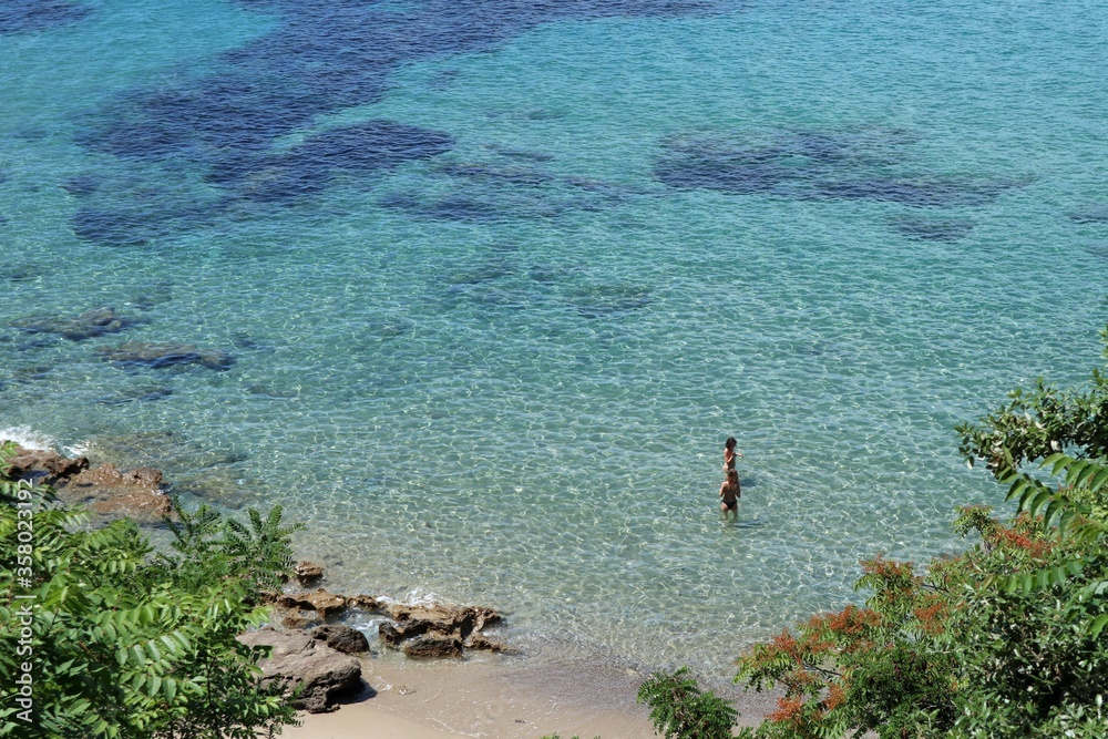 Palinuro – Ragazze alla spiaggia del porto