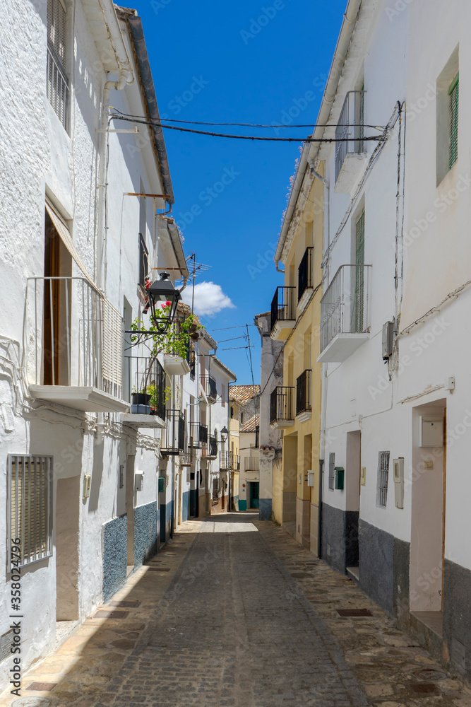 paseo por las bonitas calles de Alhama de Granada, España