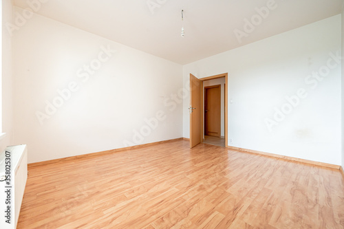 Empty room in flat, light, space.