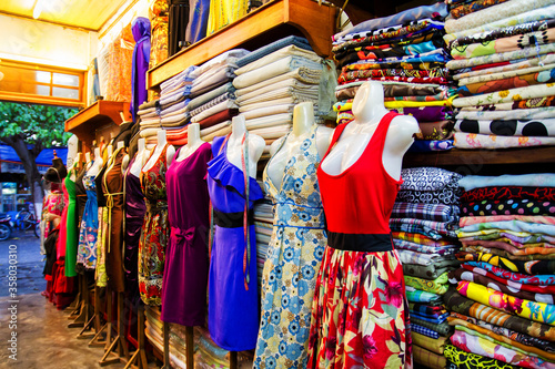 Cuadro en lienzo HOI AN, VIETNAM - SEPTEMBER 04, 2011: Clothing made to measure in a tailor in Hoi An, Vietnam on Sep 04, 2011