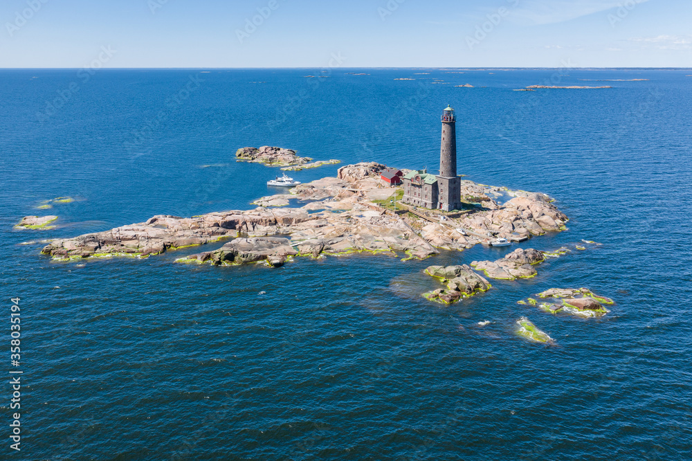 Φωτογραφία Aerial view of Bengtskär lighthouse in Gulf of Finland in summer